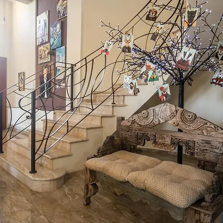 Sunshine Luxury House Вілла *